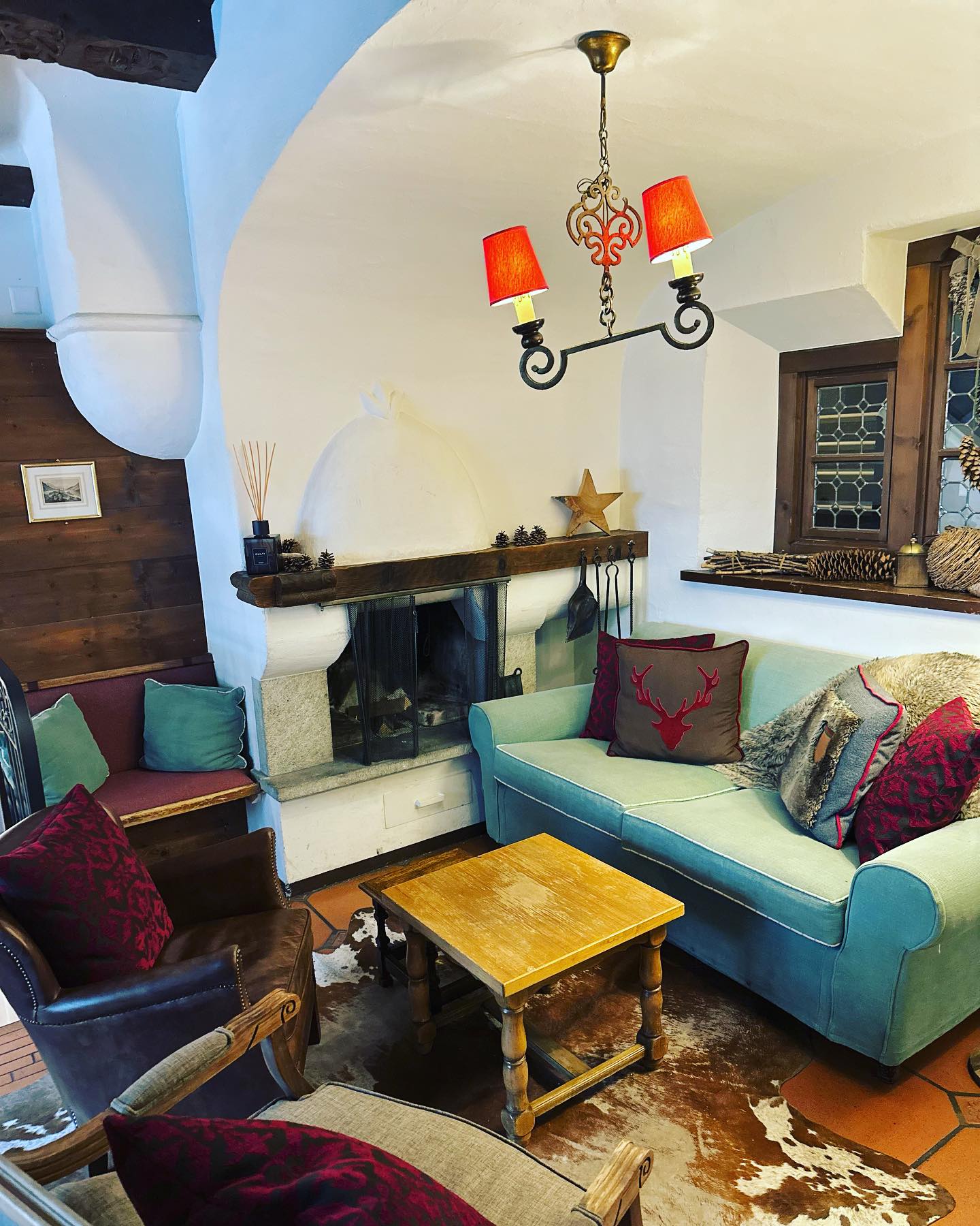 In unserer >Ursi‘s Stuba< könnt Ihr euch an Kaffee, Tee, Wasser und Obst erfreuen. 

#davosklosters #hotel #stuba #davos #mountains #relaxing